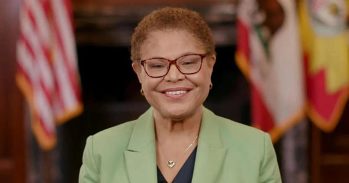 Video shows Mayor Karen Bass refuse to answer L.A. fires